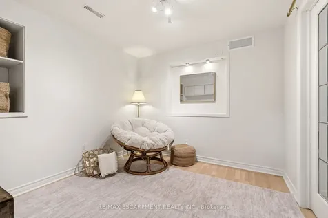 329 Plains Road W Burlington ON L7T 1G1
