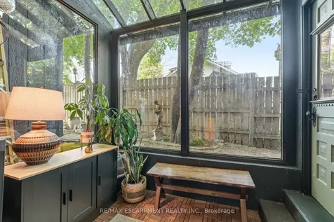 329 Plains Road W Burlington ON L7T 1G1