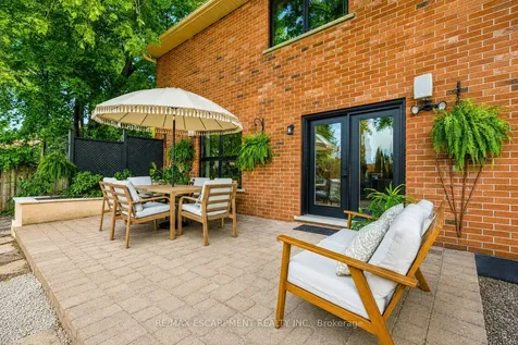 329 Plains Road W Burlington ON L7T 1G1