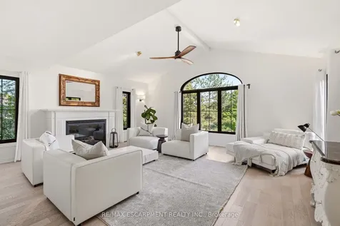 329 Plains Road W Burlington ON L7T 1G1