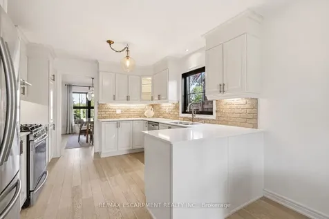 329 Plains Road W Burlington ON L7T 1G1
