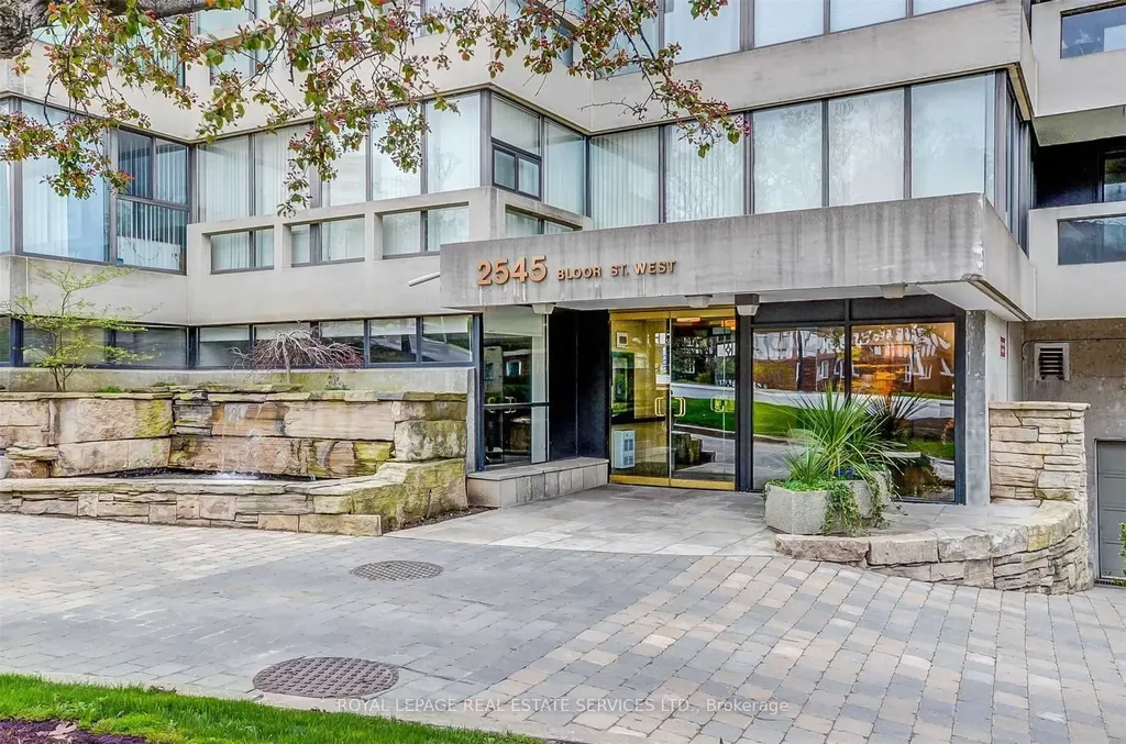 2545 Bloor Street W Toronto ON M6S 1S1