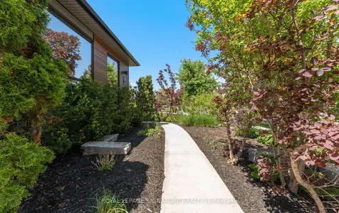 88 Beaver Bend Crescent Toronto ON M9B 5R6