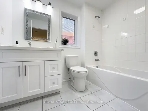 351 Giddings Crescent Milton ON L9T 7A4