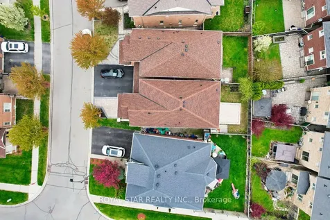 351 Giddings Crescent Milton ON L9T 7A4