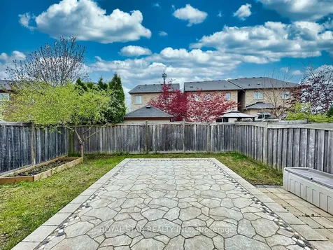 351 Giddings Crescent Milton ON L9T 7A4