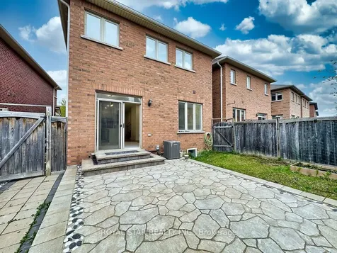 351 Giddings Crescent Milton ON L9T 7A4