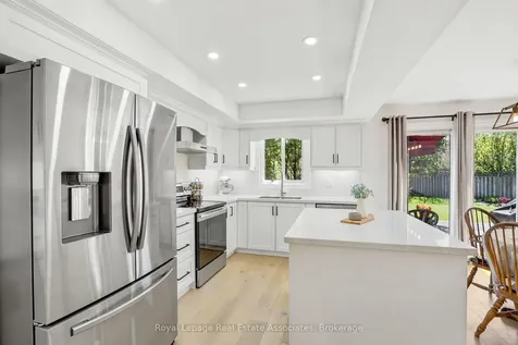 4454 Mayflower Drive Mississauga ON L5R 1S6