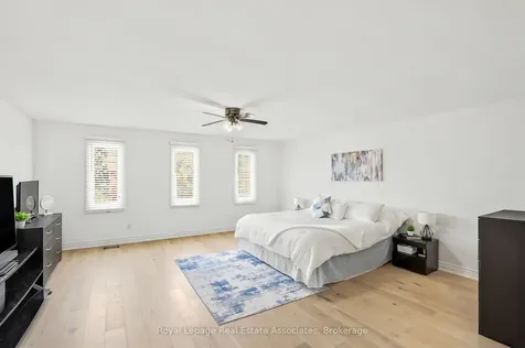 4454 Mayflower Drive Mississauga ON L5R 1S6