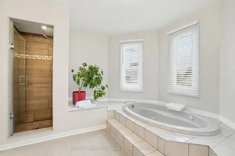 4454 Mayflower Drive Mississauga ON L5R 1S6