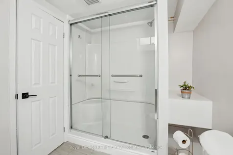 4454 Mayflower Drive Mississauga ON L5R 1S6