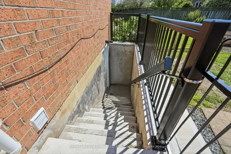 4454 Mayflower Drive Mississauga ON L5R 1S6