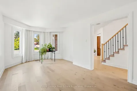 4454 Mayflower Drive Mississauga ON L5R 1S6