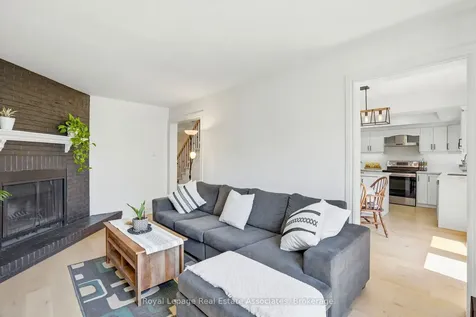 4454 Mayflower Drive Mississauga ON L5R 1S6