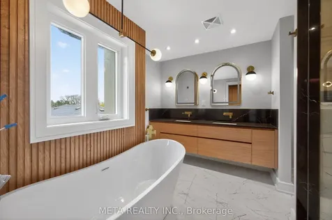 1035 Pinegrove Road Oakville ON L6L 2W3
