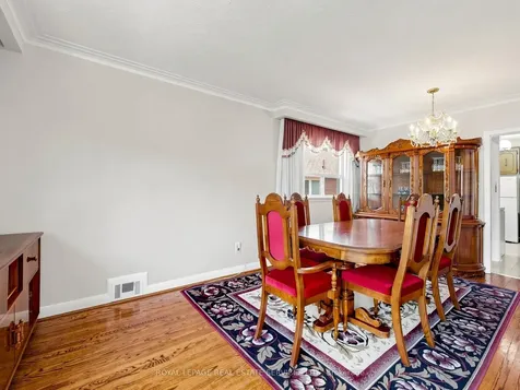 86 Whitburn Crescent Toronto ON M3M 2S4