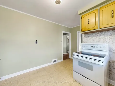 86 Whitburn Crescent Toronto ON M3M 2S4