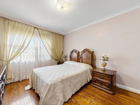 86 Whitburn Crescent Toronto ON M3M 2S4
