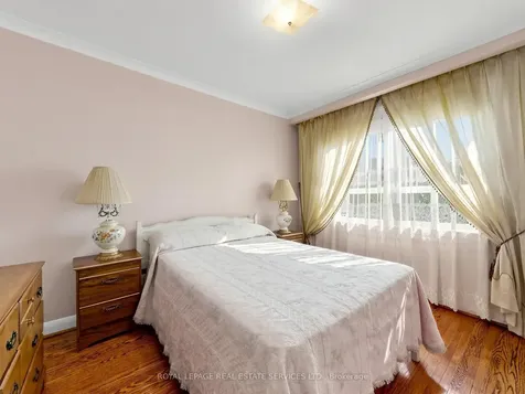 86 Whitburn Crescent Toronto ON M3M 2S4