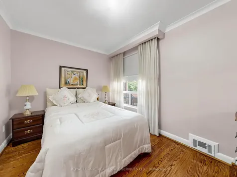 86 Whitburn Crescent Toronto ON M3M 2S4
