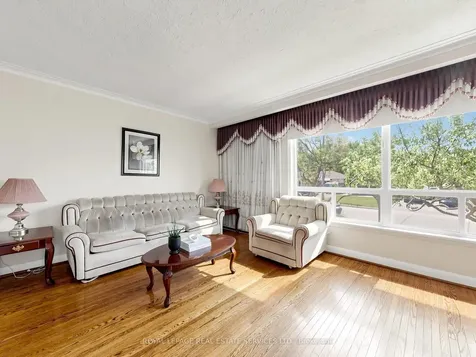 86 Whitburn Crescent Toronto ON M3M 2S4