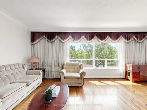 86 Whitburn Crescent Toronto ON M3M 2S4