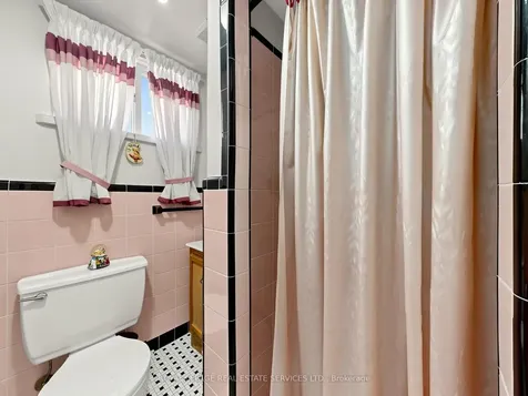 86 Whitburn Crescent Toronto ON M3M 2S4