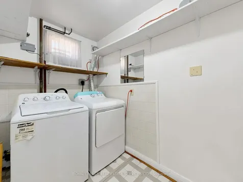 86 Whitburn Crescent Toronto ON M3M 2S4