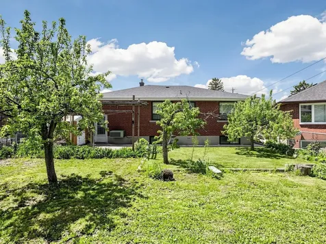 86 Whitburn Crescent Toronto ON M3M 2S4