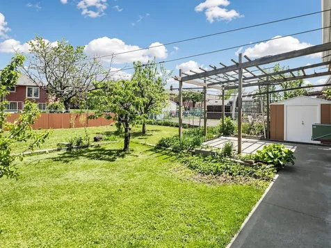 86 Whitburn Crescent Toronto ON M3M 2S4