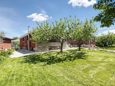 86 Whitburn Crescent Toronto ON M3M 2S4