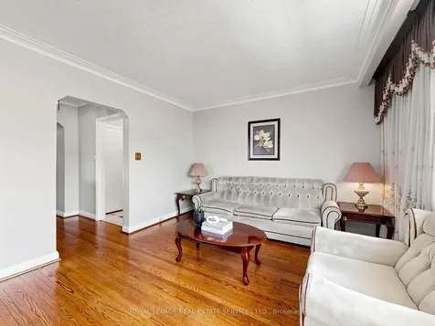 86 Whitburn Crescent Toronto ON M3M 2S4