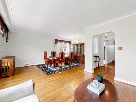 86 Whitburn Crescent Toronto ON M3M 2S4