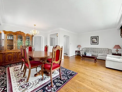 86 Whitburn Crescent Toronto ON M3M 2S4
