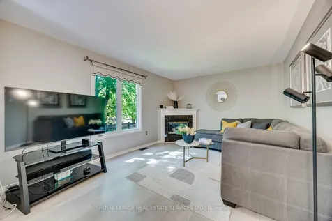 2114 Springdale Road Oakville ON L6M 4C6