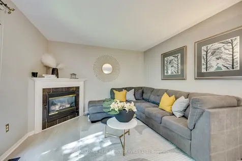 2114 Springdale Road Oakville ON L6M 4C6