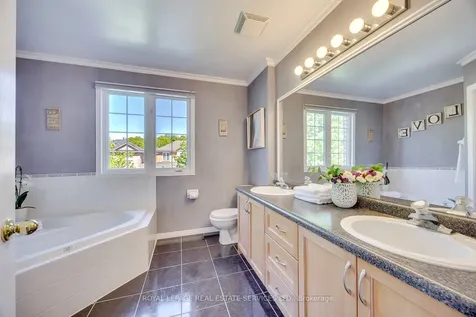 2114 Springdale Road Oakville ON L6M 4C6