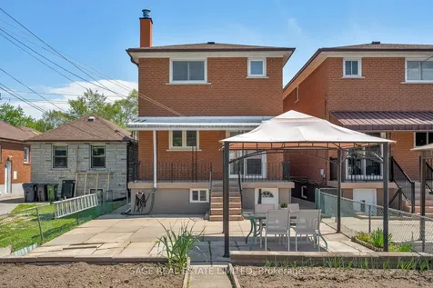 22 East Drive E Toronto ON M6N 2N7