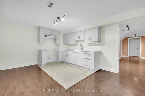 19 Wall Avenue Toronto ON M9N 2N6