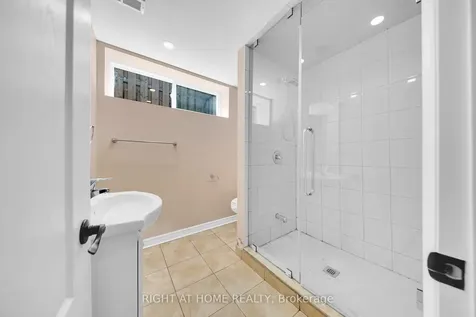 19 Wall Avenue Toronto ON M9N 2N6