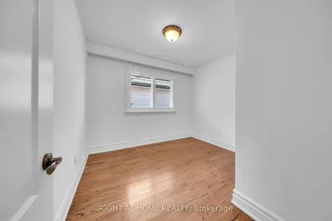 19 Wall Avenue Toronto ON M9N 2N6