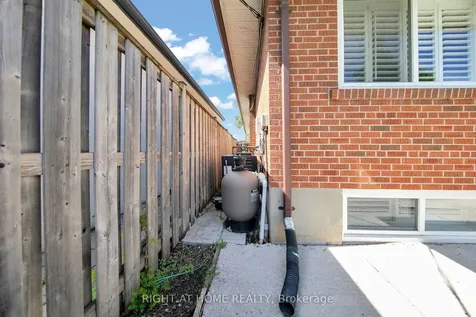 19 Wall Avenue Toronto ON M9N 2N6