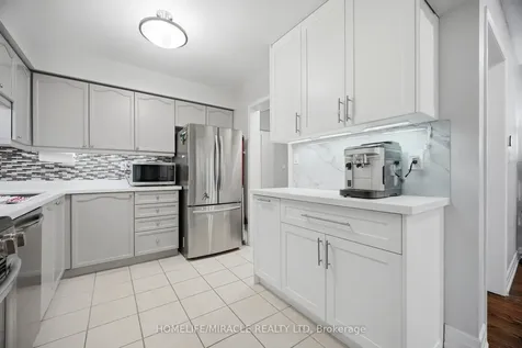 71 Dandelion Road Brampton ON L6R 1Y3