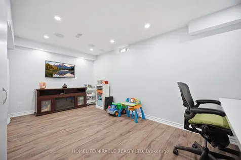 71 Dandelion Road Brampton ON L6R 1Y3