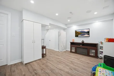 71 Dandelion Road Brampton ON L6R 1Y3