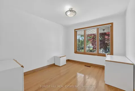 11 Fairweather Road Toronto ON M6M 4C8