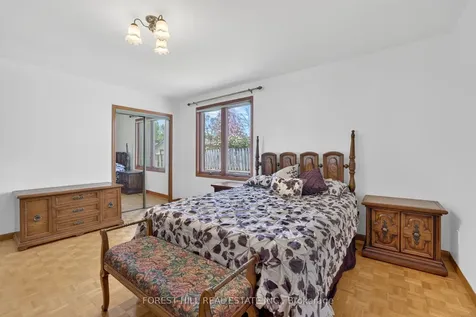 11 Fairweather Road Toronto ON M6M 4C8