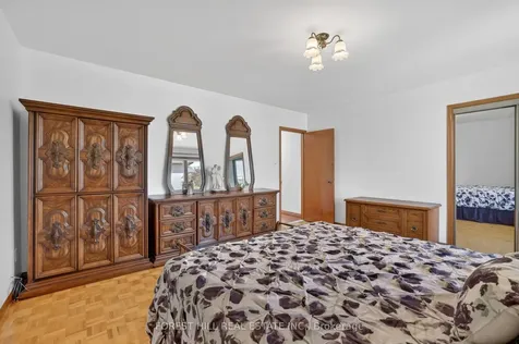 11 Fairweather Road Toronto ON M6M 4C8