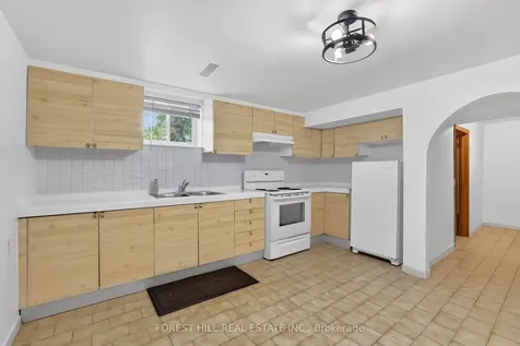 11 Fairweather Road Toronto ON M6M 4C8