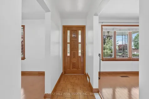 11 Fairweather Road Toronto ON M6M 4C8